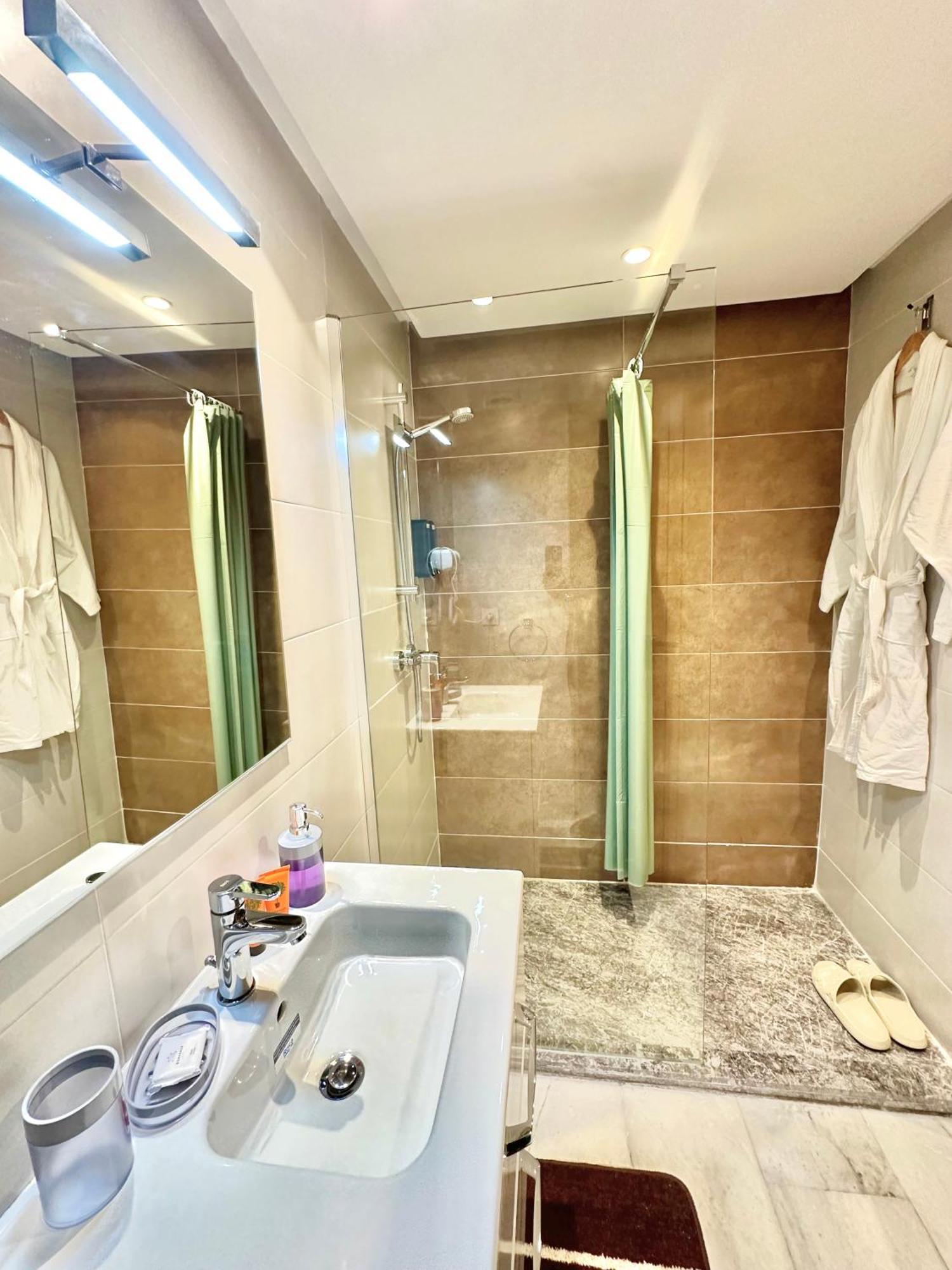 Apartment As140 Elegant Coeur De Avec Wifi Parking Et Tramway Casablanca